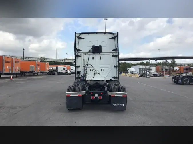 2023 Freightliner Cascadia 126