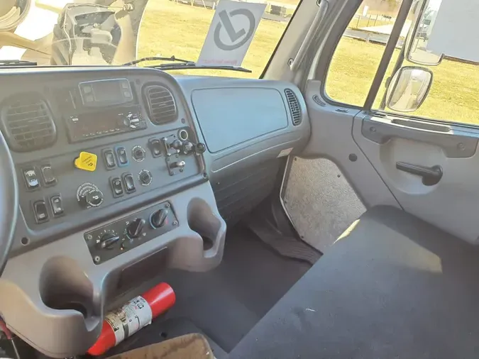2019 FREIGHTLINER/MERCEDES M2 106