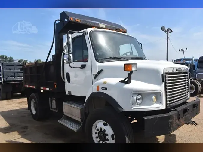 2005 FREIGHTLINER BUSINESS CLASS M2 106