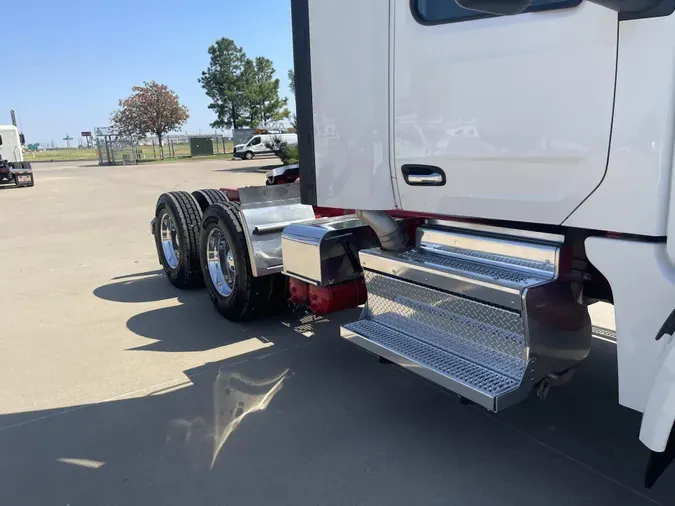 2022 Peterbilt 567