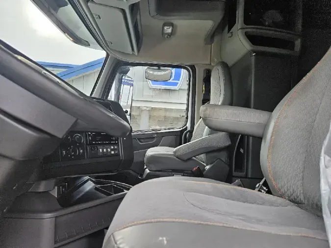 2022 VOLVO VNL64T760