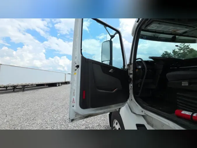 2019 Volvo VNL300