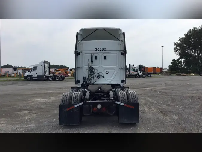 2021 Freightliner Cascadia 126