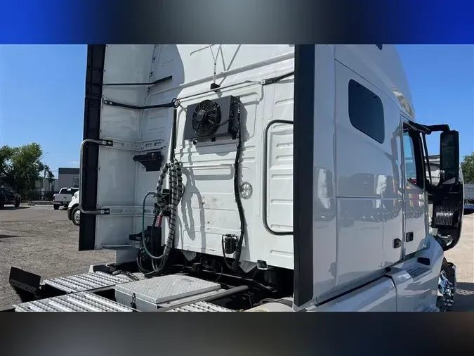 2019 VOLVO VNL760