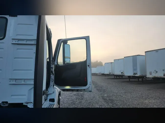 2019 Volvo VNL300e4e5e27bfdfeffe6323fb91617a69f42