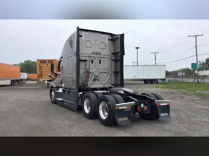 2021 Freightliner Cascadia 126