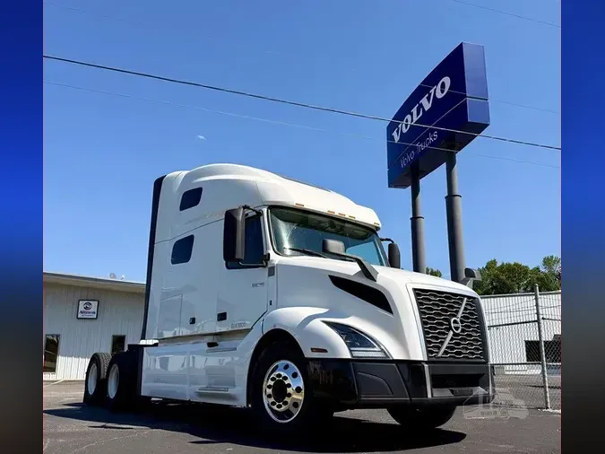 2022 VOLVO VNL64T760