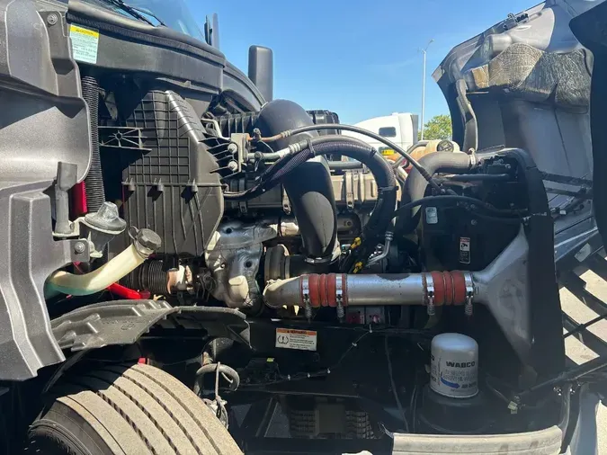 2021 FREIGHTLINER Cascadia 126