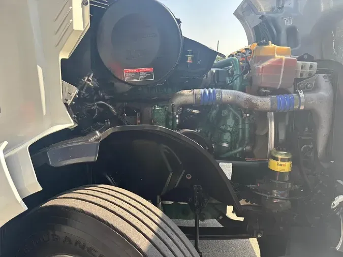 2019 VOLVO VNL64T860