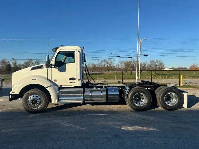 2025 Kenworth T880