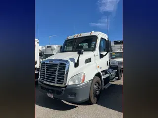 2015 FREIGHTLINER/MERCEDES CASCADIA 113