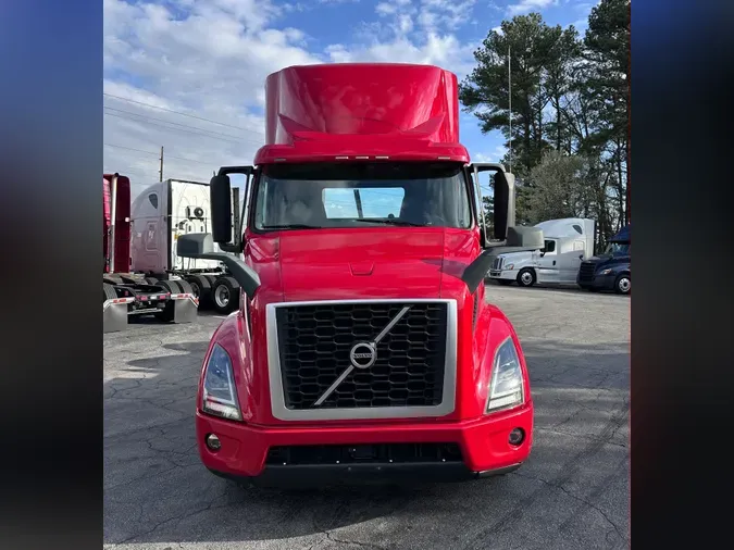 2021 VOLVO VNR64T300