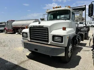 1992 MACK RD688S