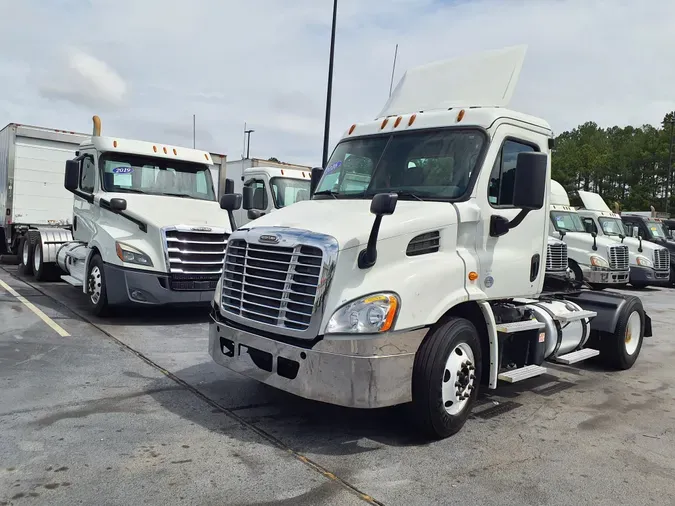 2016 FREIGHTLINER/MERCEDES CASCADIA 113