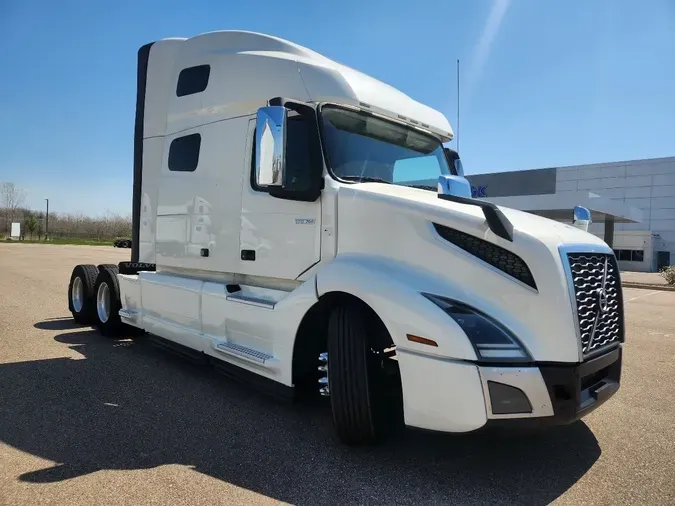 2021 VOLVO VNL64T760