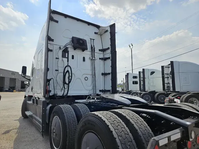 2021 FREIGHTLINER Cascadia 126