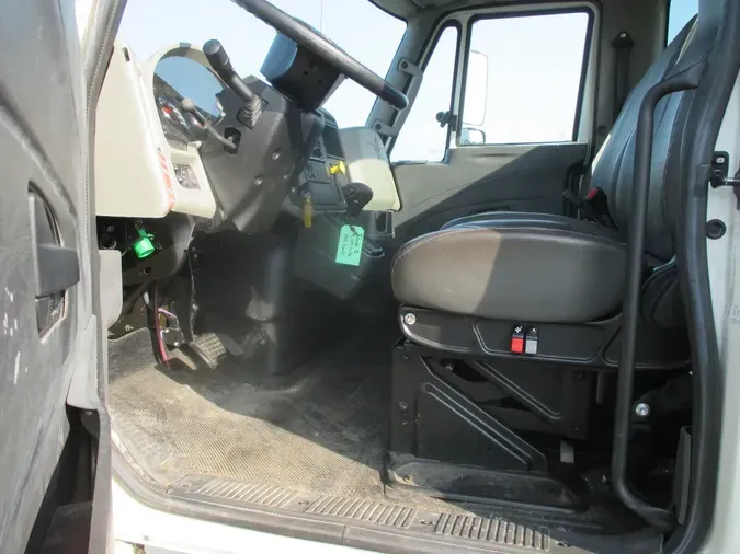 2017 INTERNATIONAL 4300