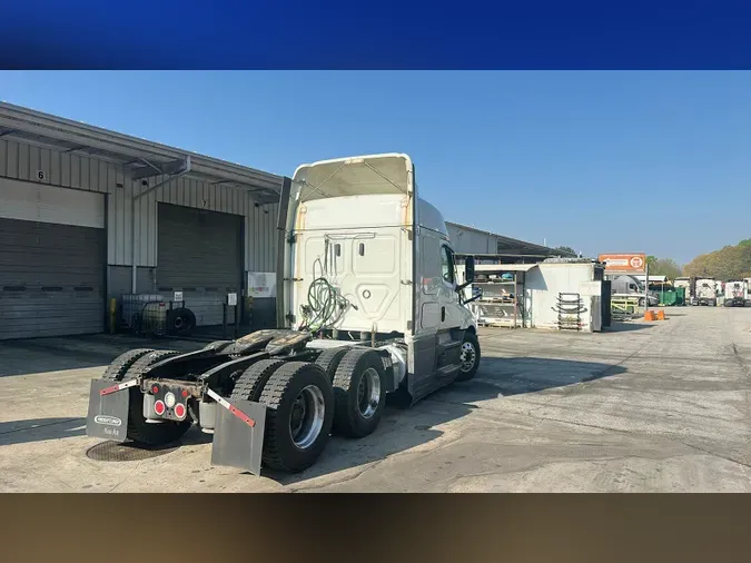 2021 Freightliner Cascadia 126
