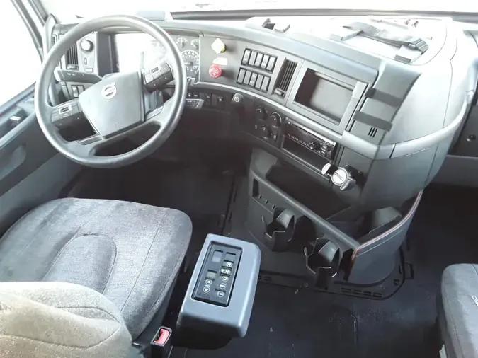2019 VOLVO VNL64T-760