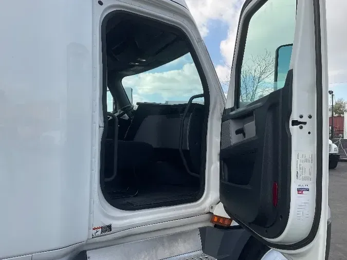 2020 Freightliner T12664ST