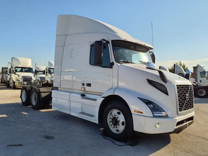 2019 VOLVO VNR64T-640