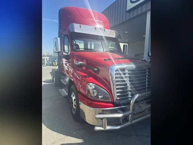 2020 FREIGHTLINER/MERCEDES CASCADIA 125e503ea1edf16c28f79d067e2cefc3528
