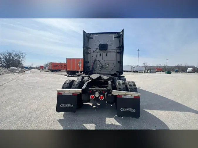 2022 Freightliner Cascadia 126