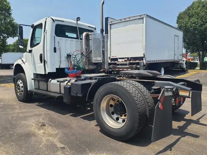 2016 FREIGHTLINER M2 106