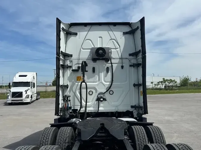2021 FREIGHTLINER CASCADIA 126