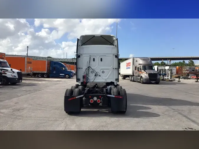 2022 Freightliner Cascadia 126