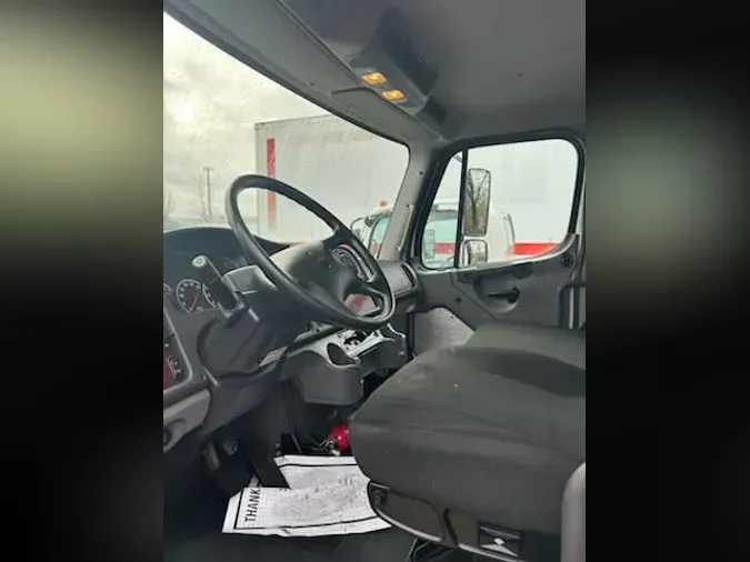 2017 FREIGHTLINER M2 106