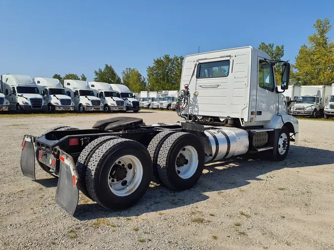 2017 VOLVO VNL64TRACTOR