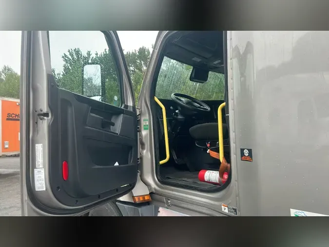 2023 Freightliner Cascadia 126