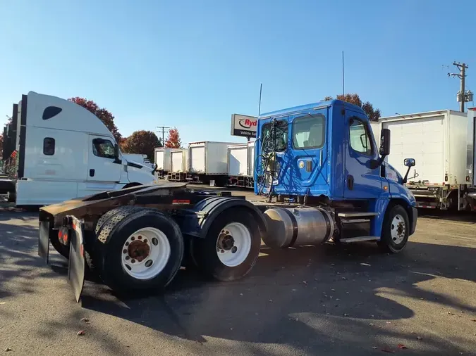 2016 FREIGHTLINER/MERCEDES CASCADIA 125