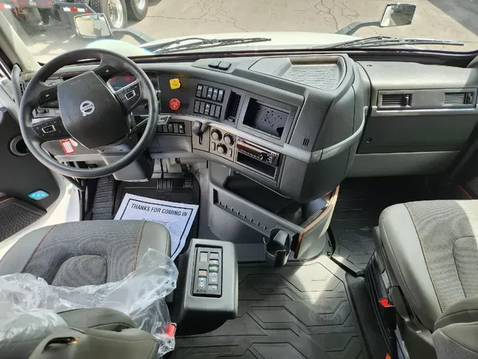 2020 VOLVO VNL64T760