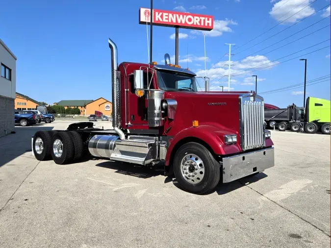 2025 Kenworth W900L