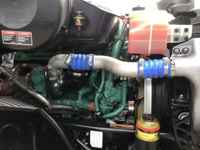 2021 VOLVO VNR64T640e518dbc330e0df60a8d68a39ff0daab8