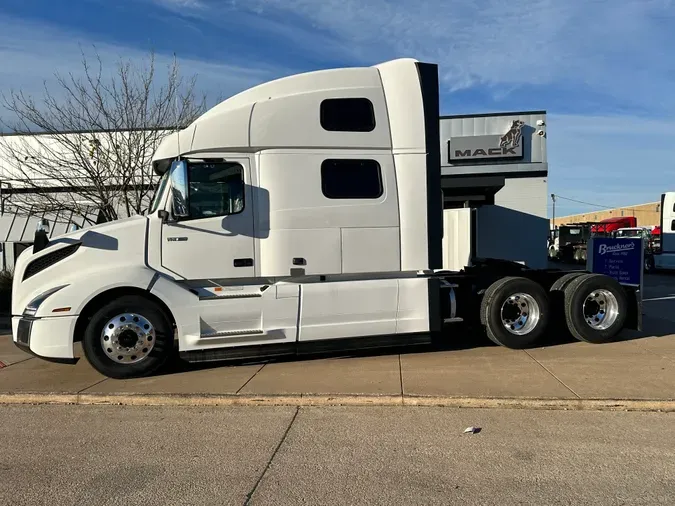 2024 VOLVO VNL64T860