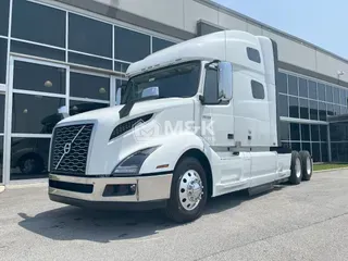 2023 VOLVO VNL860