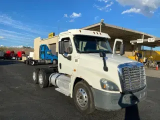 2017 FREIGHTLINER X12564ST