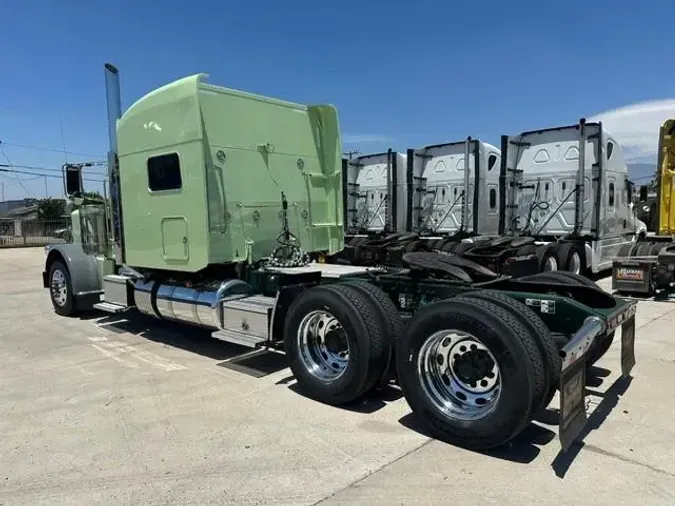 2023 Peterbilt 389