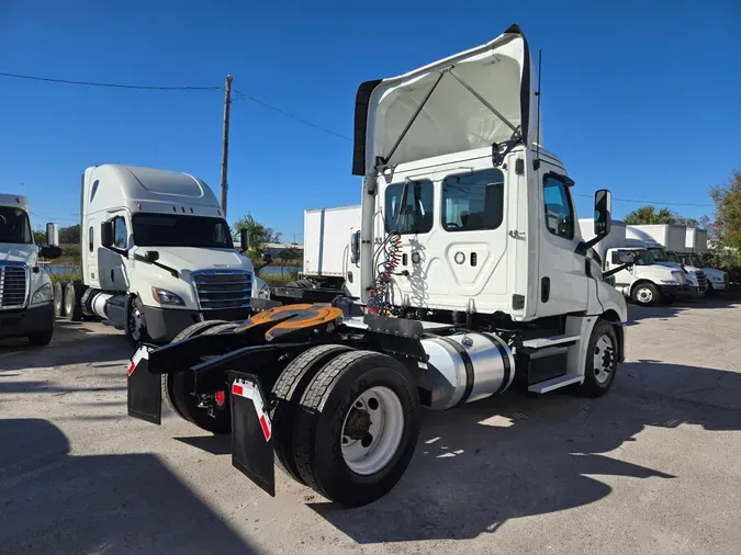 2019 FREIGHTLINER/MERCEDES NEW CASCADIA 126