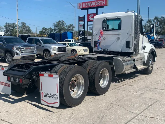 2024 Kenworth T880