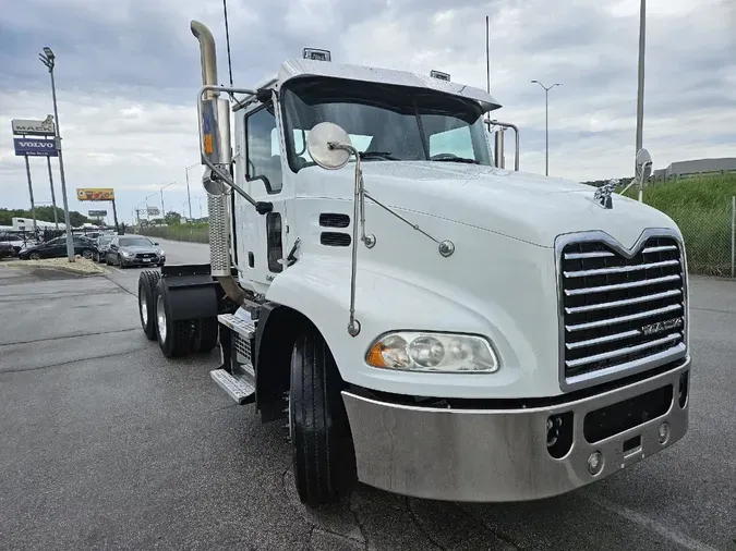 2018 MACK CXU613