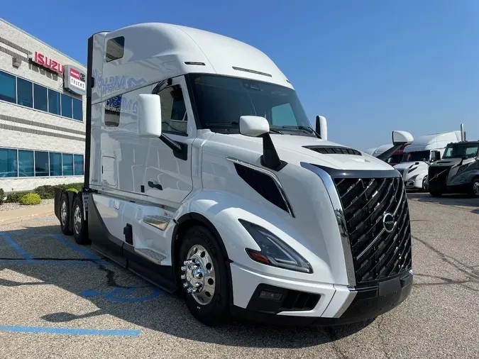 2025 VOLVO VNL64T860