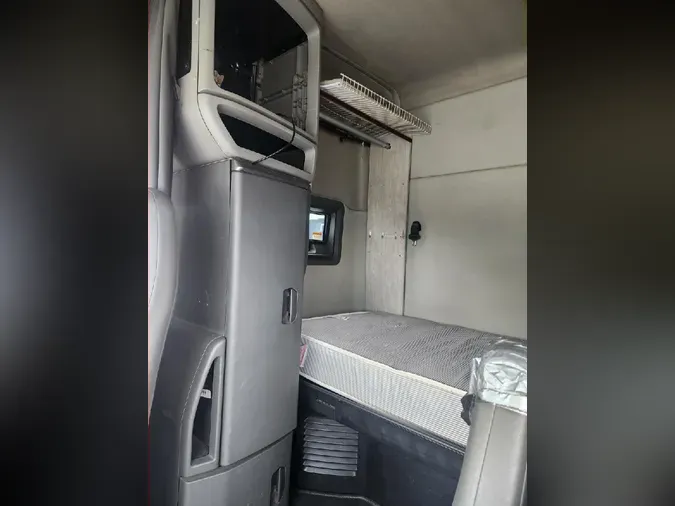 2019 VOLVO VNL64T740