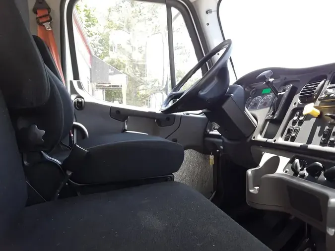 2017 FREIGHTLINER/MERCEDES M2 106e53af373386b58e198b33fbf6f24fe45
