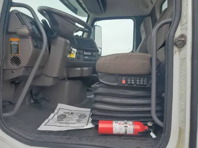 2016 VOLVO VNL64T300