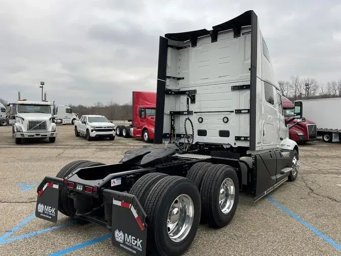 2025 VOLVO VNL64T660