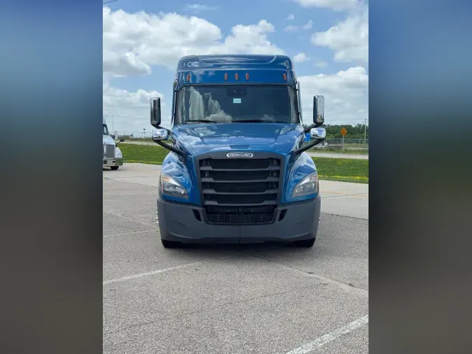 2021 FREIGHTLINER Cascadia 126